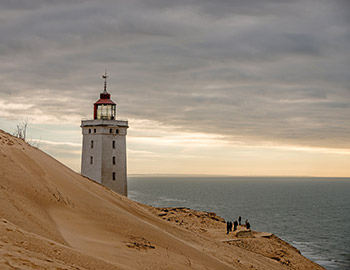 Rubjerg Knude Fyr med alt sandet og Vesterhavet i baggrunden